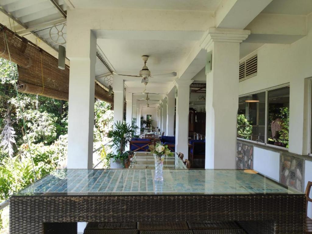 Forest Edge Hotel Ginigathena Екстер'єр фото